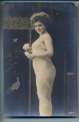 AX 421 CP VECHE- TANARA INVALUITA IN VOAL , IN STUDIO DE EPOCA-1936? -FOCSANI foto
