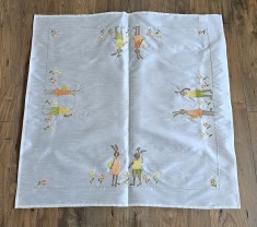 FATA DE MASA DIN MATERIAL TEXTIL SINTETIC CU MODEL BRODERIE MECANIZATA,IEPURAȘI