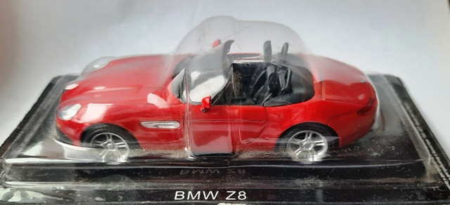 Macheta auto BMW - Z8 scara 1:43