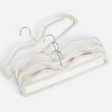Set de 4 Umerase din Catifea Ecru pentru Protecție, CMCLASS