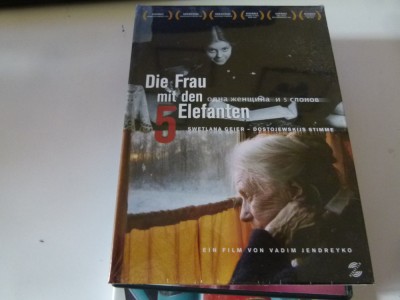 Femeia cu cinci elefanti foto