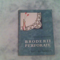 Broderii perforate-Andreea Groholschi