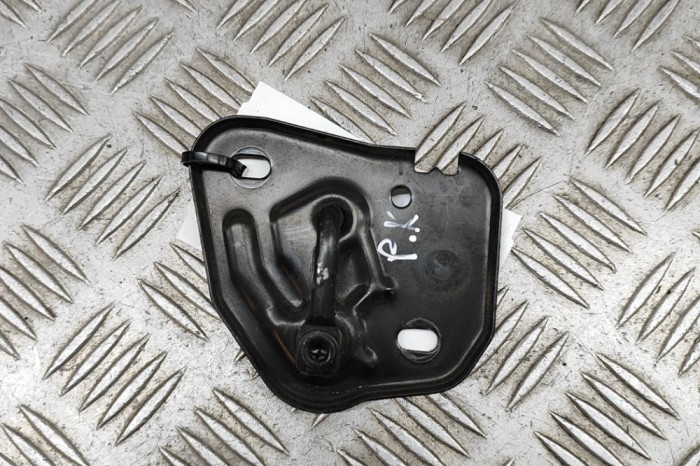 Zăvor de siguranță capota AUDI A6 4G2, C7, 4GC 2015 OEM: 4G0823186 27477849