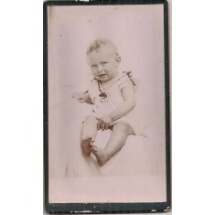 Fotografie tip CDV - perioada interbelica, reprezentand un copil mic