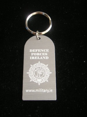 D8 19 - Breloc - tematica militara - Irlanda foto