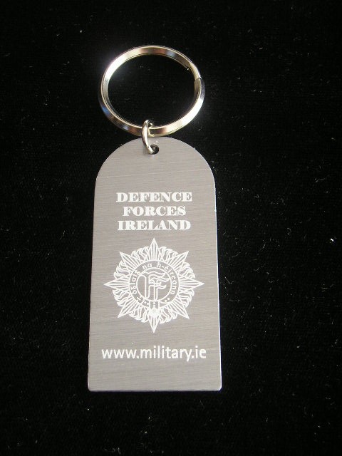 D8 19 - Breloc - tematica militara - Irlanda