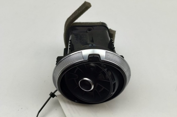 Gura de ventilație planșa de bord AUDI A3 Limousine 8VS, 8VM 2018 OEM: 81A820901F 30783489