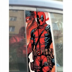 Sticker Auto Deadpool pentru Stalpi Usi , Design Comic si Nonconformist