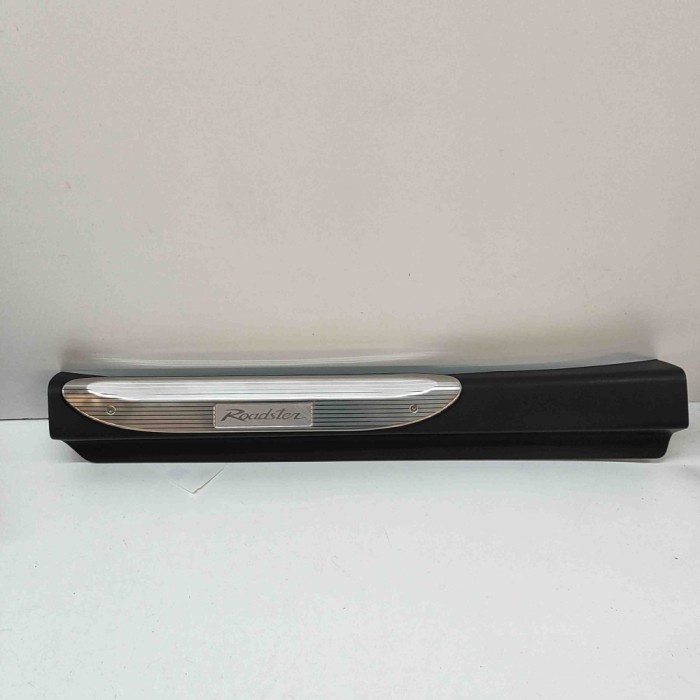 Ornament prag st&acirc;nga față MAZDA MX-5 IV ND 2022 OEM: N243-68-720