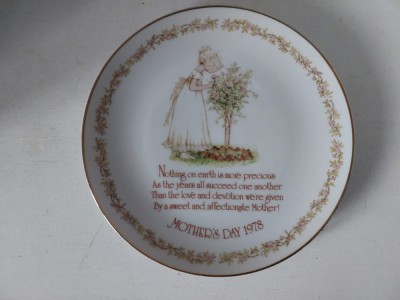 Farfurie portelan 1978 comemorativa Ziua Mamei, vintage designed by Holly Hobbie Day Plate Commemorative Edition foto