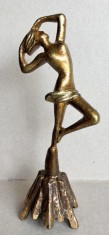 Balerina - statueta Art Deco turnata din fonta, cu postament de bronz, vopsita auriu