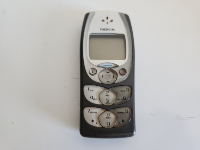 Telefon Nokia 2300 folosit