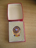 QW8 3 - Insigna - tematica comunism - merite deosebite intrecerea socialista, Romania de la 1950