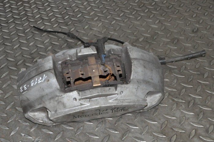Etrier de fr&acirc;nă dreapta față MERCEDES-BENZ C W205 2015 11704081