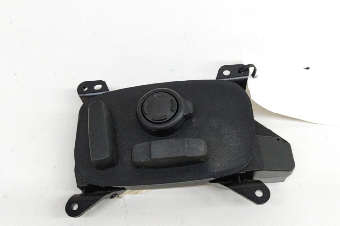 Buton de control scaun dreapta LAND ROVER RANGE ROVER SPORT II L494 2017 OEM: GPLA-14B566-UAB 25192576