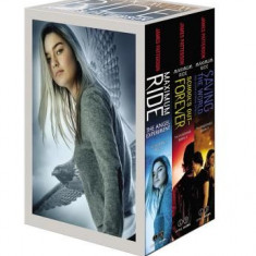 Maximum Ride Boxed Set: The Fugitives: The Angel Experiment/School's Out - Forever/Saving the World and Other Extreme Sports