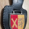 QW8 2 - Insigna - tematica militara - artilerie - suport piele