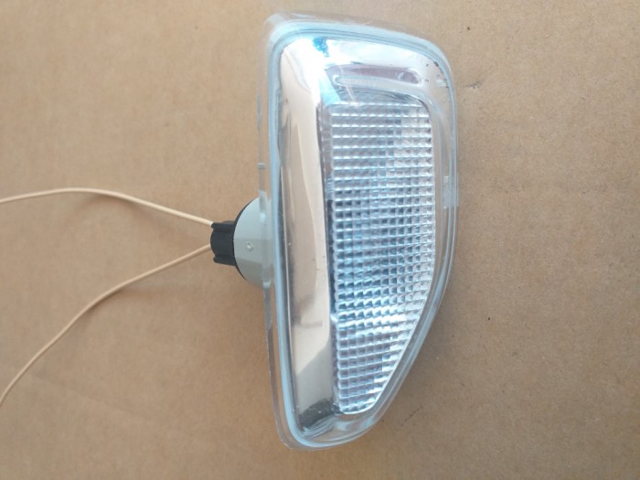 Lampa semnalizare aripa fata STANGA Logan2 / completa 261651140R. Nou Renault