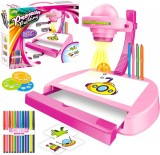 Set masuta desen cu proiector, sertar, 24 imagini, 12 markere incluse, roz