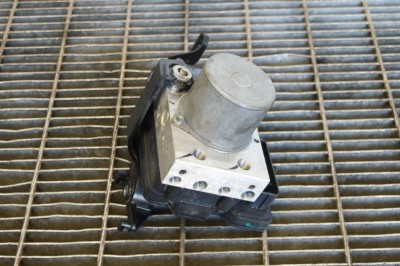 Pompa ABS TESLA MODEL 3 2018 OEM: 1103541-00-A,1044745-00-B,1044741-00-D 11265689 foto