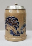 Halba de bere din ceramica cu capac din metal, Goebel, Secol XX