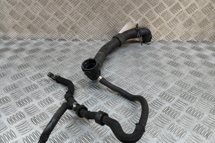 Furtun de lichid de răcire VW PASSAT B8 3G2 2015 OEM: 3Q0122101D | 28526688