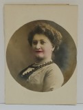 STUDIO JULIETTA , BUCURESTI , FOTOGRAFIE FORMAT CARTE POSTALA PLIATA , COLORIZATA , DATATA IN INTERIOR 1913