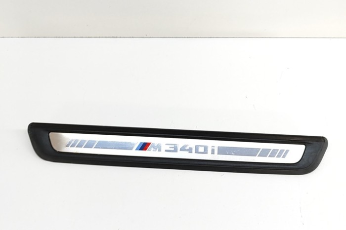 Ornament prag dreapta față BMW 3 G20, G28 2019 OEM: 8079724 28992975