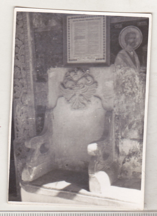 bnk foto - Manastirea Cozia - Scaunul domnesc - anii `70