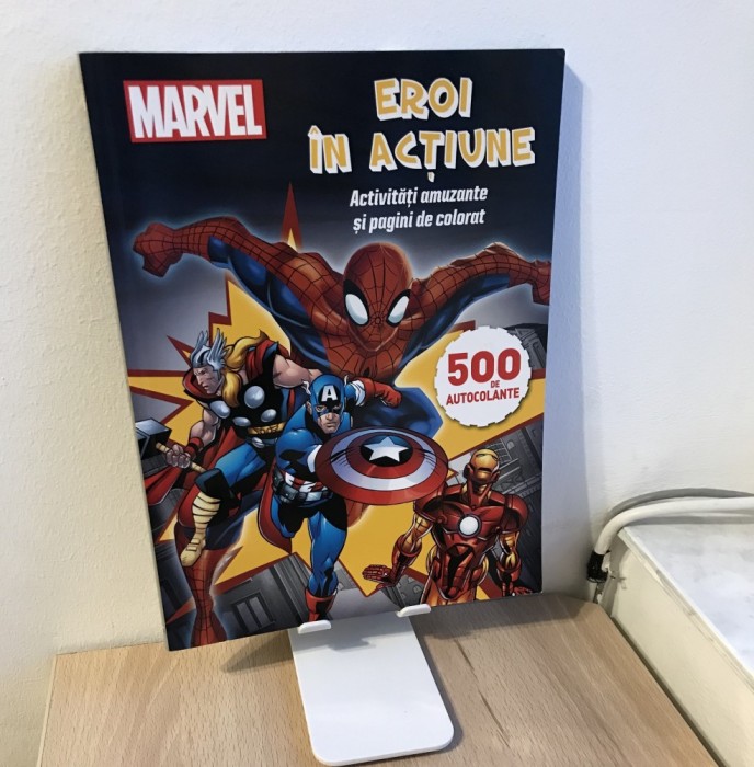 Marvel Eroi &icirc;n Acțiune - Activități amuzante și pagini de colorat (+500 de autocolante)