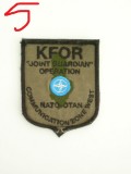 C7 45 - Ecuson tematica militara - comunicatii NATO - KFOR - piesa de colectie!