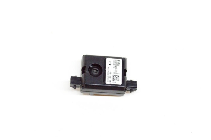 Amplificator de antena BMW 3 F30, F80 2013 OEM: 28255372,9231466 13331108