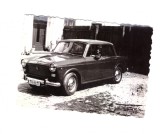 Poza mica femeie cu masina numar de Bucuresti