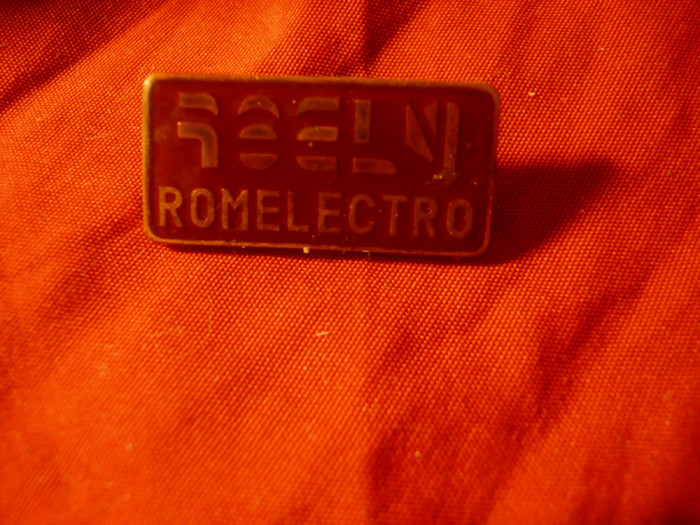Insigna Romelectro , metal si email , h=2,5cm