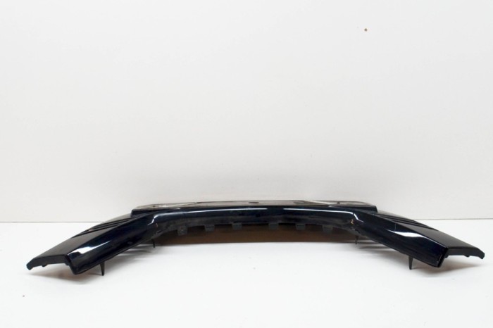 Suport număr de &icirc;nmatriculare NISSAN QASHQAI II J11, J11_ 2019 OEM: 62070-HV00A,62070-HV00B 13762436