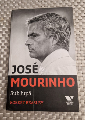 Jose Mourinho sub lupa Robert Beasley foto