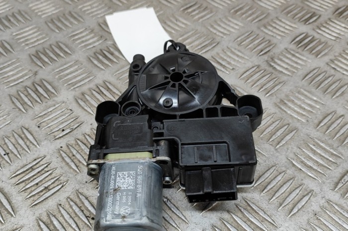 Motor macara geam ușă st&acirc;nga spate SKODA OCTAVIA III Combi 5E5 2013 OEM: 5Q0959811A | 22476642