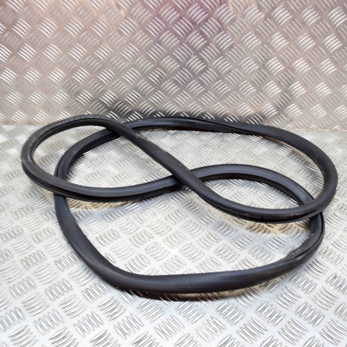 Garnitura ușă dreapta spate VW PASSAT B7 362 2012 OEM: 3C5867913B