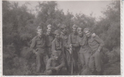 M5 C48 - FOTO - FOTOGRAFIE FOARTE VECHE - grup de militari - anii 1950 foto