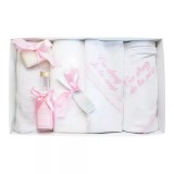 Cumpara ieftin Trusou Botez cu 7 piese personalizat cu broderie - &quot;Cu drag de la Nasi&quot; - ALB - ROZ- TB96