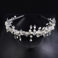 Bentita argintie handmade, cu perle si cristale, Lia
