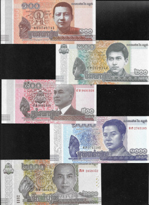 Set Cambogia Cambodgia 100 + 200 + 500 + 1000 + 2000 riels unc foto
