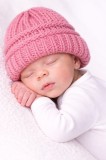 Caciulita roz pudra crosetata tip fes pentru bebelusi (Marime Disponibila: 0-3