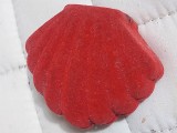 Brosa vintage cu pietre rosii.bijuterie vintage superba in stare buna ,completa