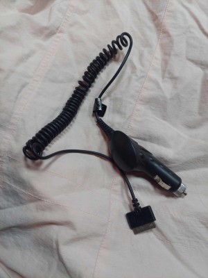 Incarcator/alimentator/adaptor pentru telefon-SE incarca de la priza de bricheta de la auto-functional, foto