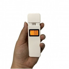 Tester de alcoolemie digital cu raspuns rapid si Display LCD iluminat