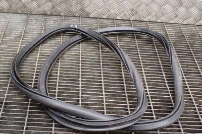Garnitura ușă dreapta spate VOLVO V40 Hatchback 2016 OEM: 31457616 | 10948605 foto