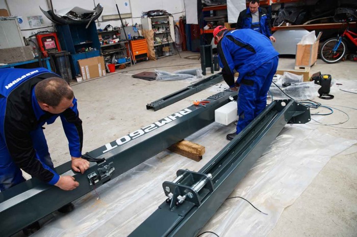Montaj elevator auto cu 2 coloane cu autorizatie ISCIR