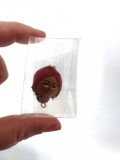 Martisor vechi romanesc anii 70-80, cap de femeie, colectie