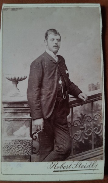 Fotografie tip CDV, barbat inceput de secol XX